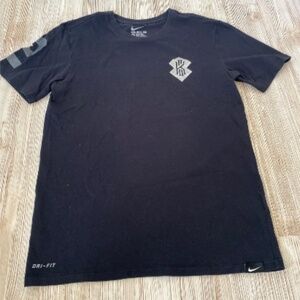 Men's black Nike Kyrie Irving graphic-print Dri-FIT t-shirt size small